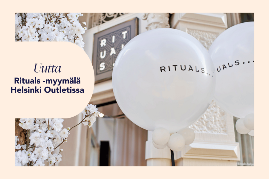 Rituals myymälän sisäänkäynti, jonka edessä kaksi valkoista ilmpalloa Rituals logolla ja valkoisia kirsikankukkia
