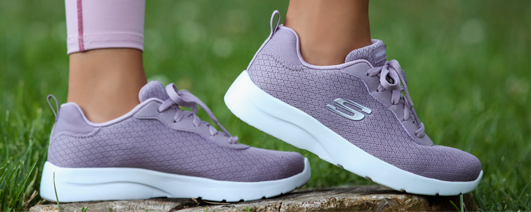 jalassa liilat lenkkarit